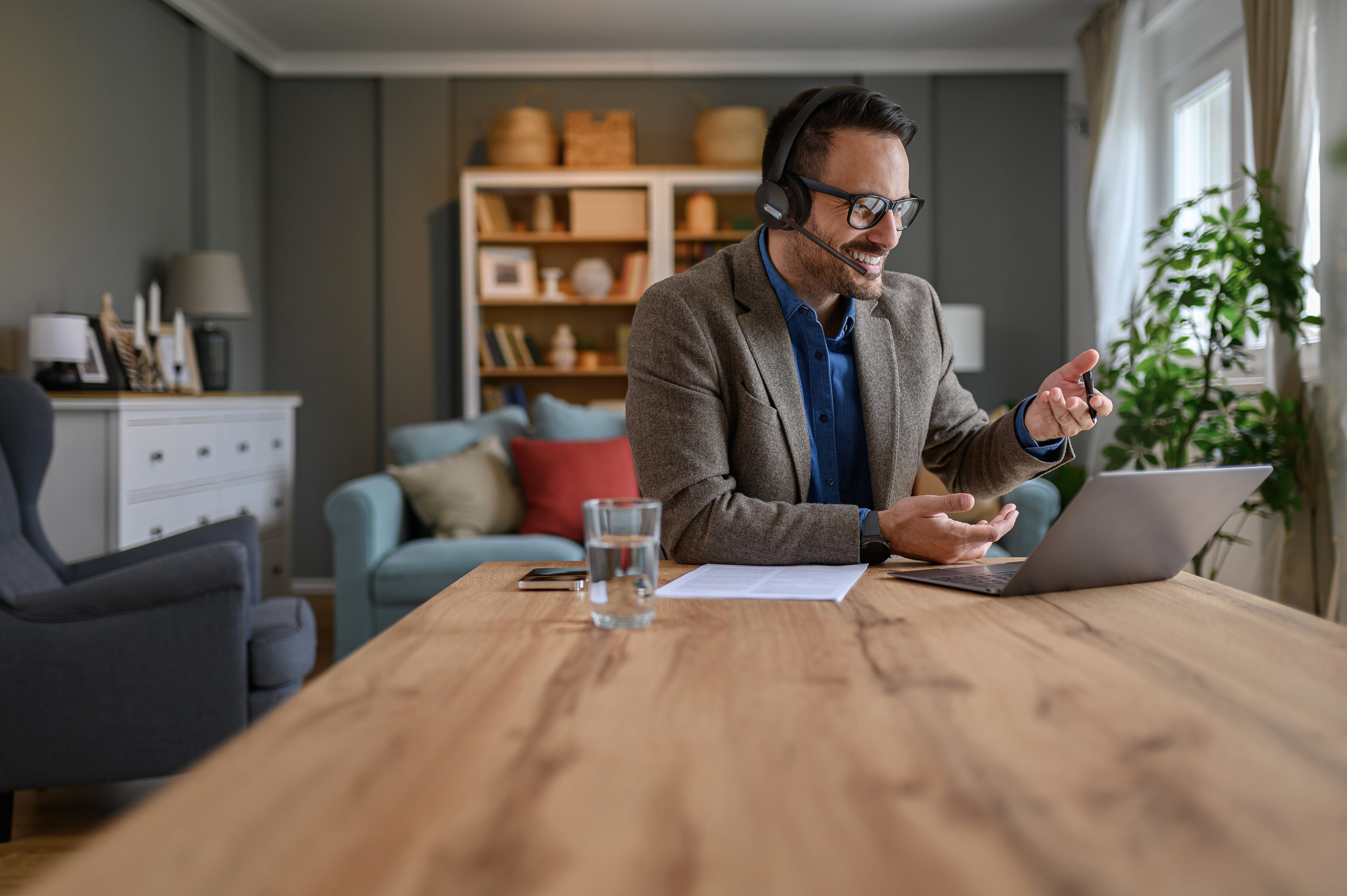 Why the Yealink HA64 Pro’s 607-Foot Wireless Range Redefines Office and Home Productivity